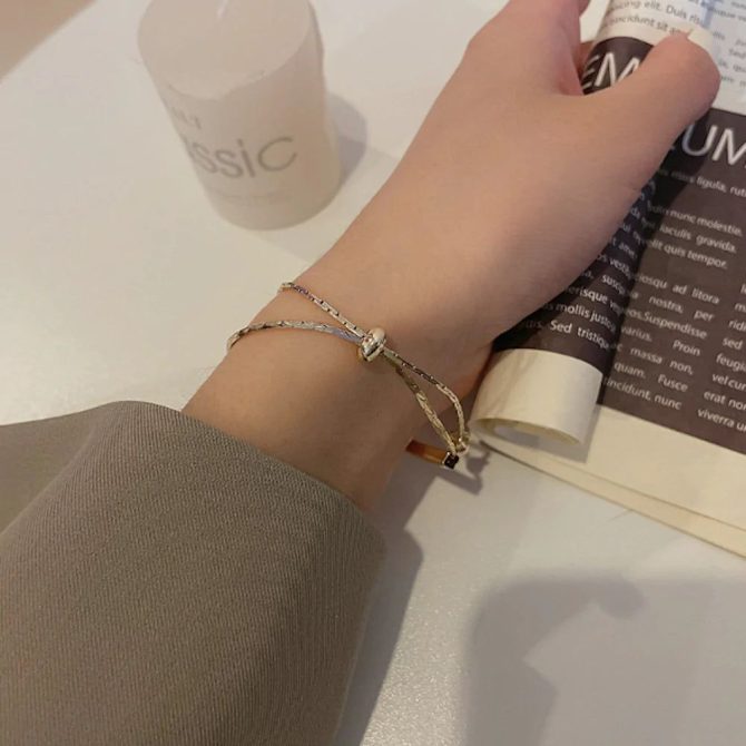 Womens Knot Style Bracelet With A Bar - Image 5