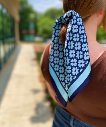 Four Petal Clover Scarf