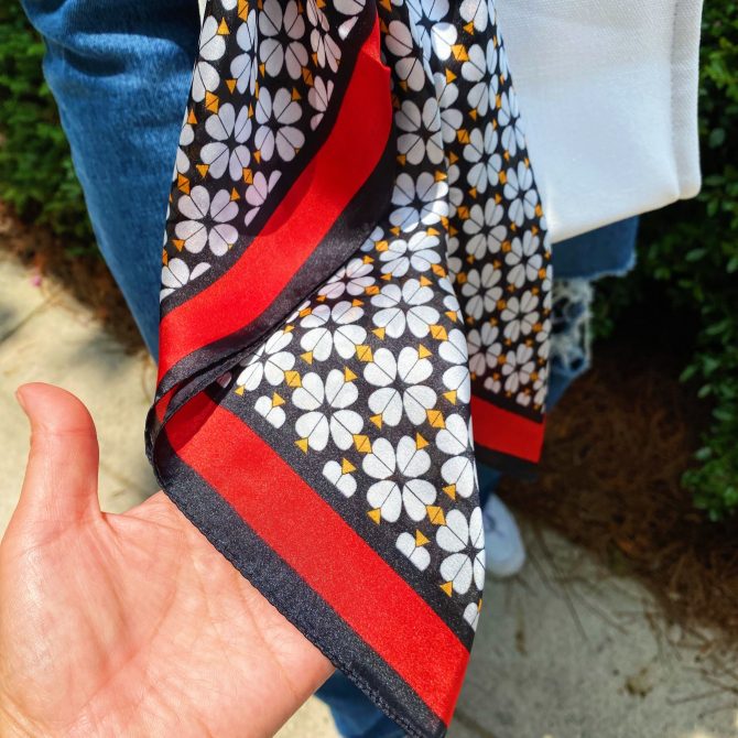 Four Petal Clover Scarf - Image 5