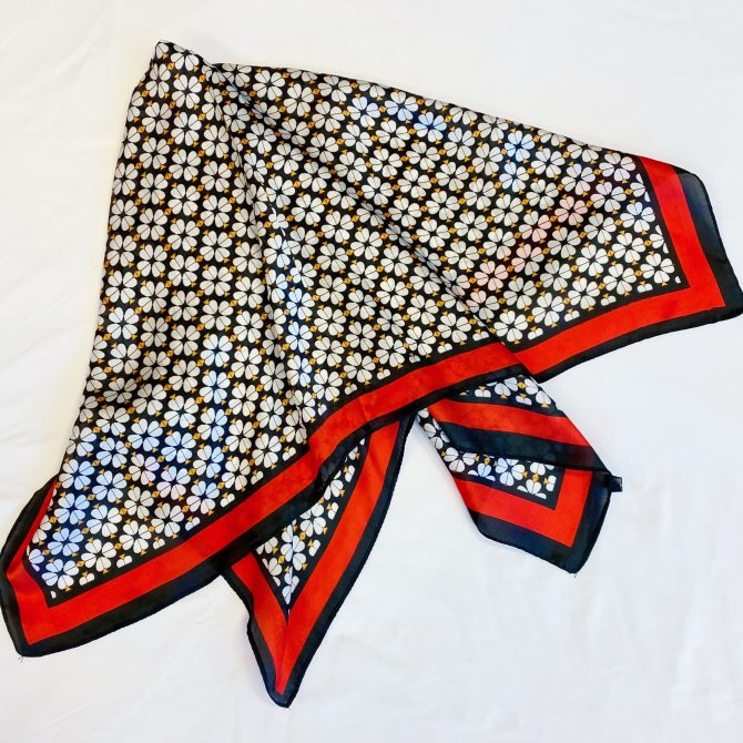 Four Petal Clover Scarf - Image 7