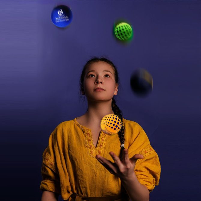 DSJUGGLING 4 Pieces Washable Juggling Balls for Beginners and Professionals Set of 4 100g Each - Soft Easy Juggle Balls, Multiple Practice Juggling Ball Kits for Kids & Adults - Image 10