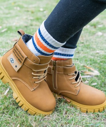 1 Pair Kids Mid-Calf Boots -Street Fashion Style, Faux Leather Upper, Fleece-Lined Warm, Non-Slip Rubber Sole, Zipper Closure, Round Toe, for Boys & Girls, Ages 14 and Under, Outdoor Activities