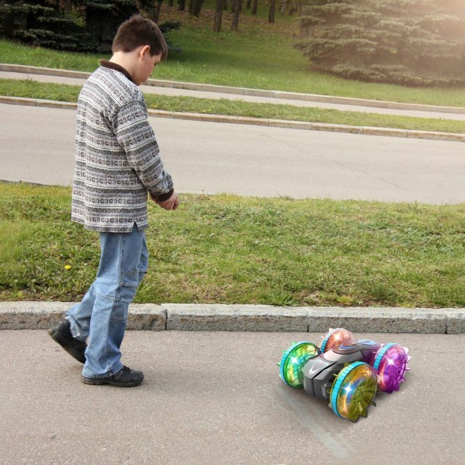2 In 1 Amphibious RC Car Waterproof Stunt Car with Wrist Controller 4WD 360° Rotating Gesture Car with RGB Lights for Kids Aged 6+ - Image 11