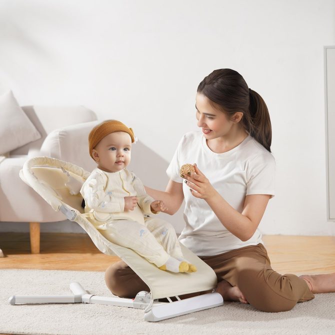VEVOR Baby Bouncer Folding Bouncer Seat Chair for Babies 0-9 Months with Toy Bar - Image 8