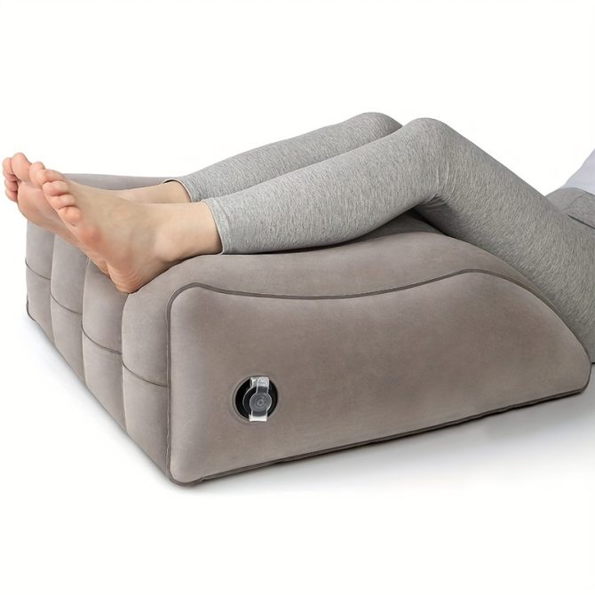 Xemussa An inflatable leg lift pillow, a portable wedge pillow with a storage bag, a multifunctional leg lift pillow that helps promote blood circulation, treat leg injuries, and provide leg rest