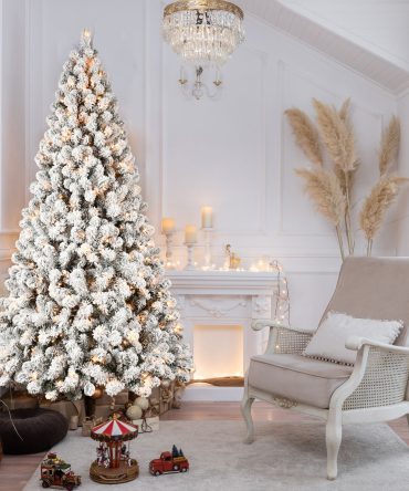 6ft Flocked Pre-Lit Christmas Tree with 300 UL Warm White Lights, 779 PVC Tips, Auto-Unfold Memory Wire, Easy Assembly & Stable Metal Stand – Snowy Holiday Decor