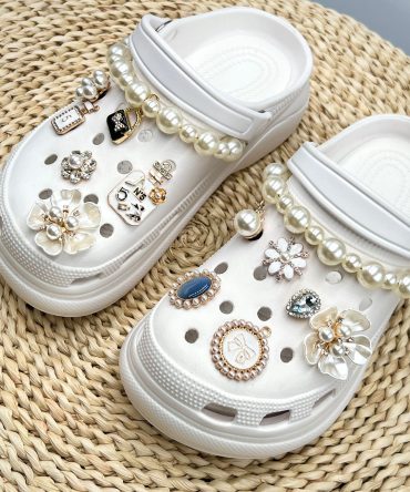 A set of Crystal Shoe Charms Fits Fashion Decoration For Clog Shoes Artificial Diamond Bling Chain Artificial Jewelry Accessories; Crocs Decoration