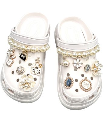A set of Crystal Shoe Charms Fits Fashion Decoration For Clog Shoes Artificial Diamond Bling Chain Artificial Jewelry Accessories; Crocs Decoration