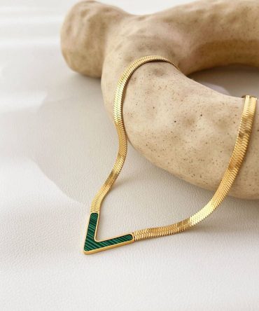 Stainless Steel V-shaped Women's Neck Necklace, Luxury And High-end V-neck Flat Collarbone Chain For Girls, Stainless Steel 18K Gold-plated Snake Bone Chain, Suitable For Jewelry Gifts