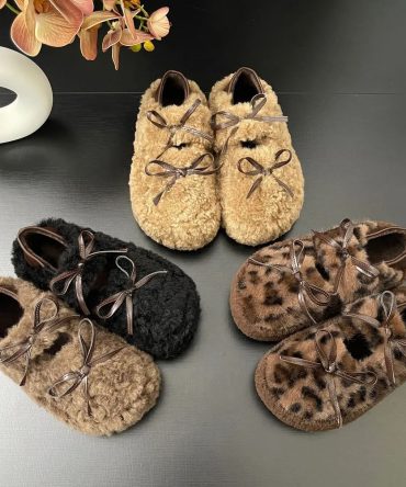 Autumn and winter women's light mouth fur and velvet bean shoes Fashion comfortable warm loafers casual women's shoes