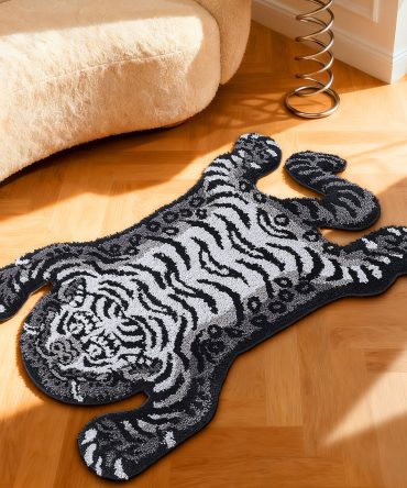 ibetan Tiger Bath Mat Bathroom Rug Non Slip, Ultra Soft Plush Tufted Cute Bathroom Mat Cool Animal Funky Area Rugs Absorbent Washable Carpet for Bedroom Living Room Décor, 24x40 Inch