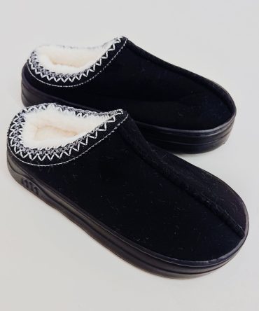 Cozy Cloud Slippers – Soft Lined Winter Comfort