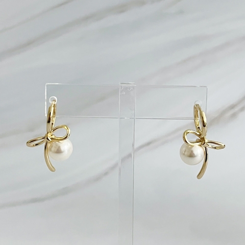 Bowed With Pearl Drop Earrings - Image 3