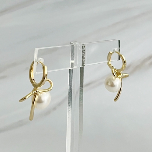 Bowed With Pearl Drop Earrings - Image 2
