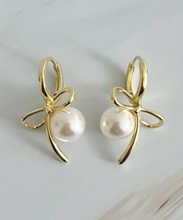 Bowed With Pearl Drop Earrings